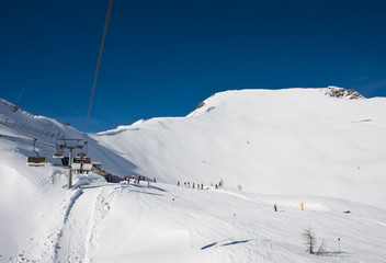 Fototapeta na wymiar Ośrodek narciarski Madonna di Campiglio. Włochy ..