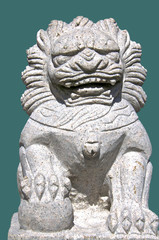 Freigestellte Löwenskulptur aus dem asiatischen Raum