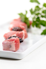 brochette de porc aux pruneau