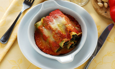 Canelones de espinacas y almendras