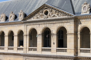 Cadran solaire de la cour d'honneur des Invalides à Paris