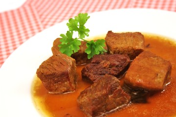 Fleischstückchen mit Soße