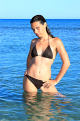 Obraz premium woman relaxing on the beach
