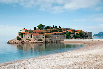 sveti stefan island resort in montenegro - obrazy, fototapety, plakaty