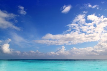 Fototapeta na wymiar Caribbean tropical turquoise beach blue sky