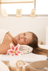 Obraz na płótnie Canvas Closeup of young woman resting on massage bed
