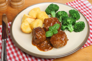Meatballs in Gravy with Vegetables