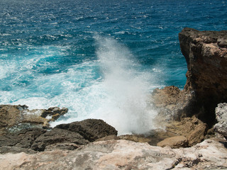 Vagues et écume à la pointe des châteaux, Guadeloupe