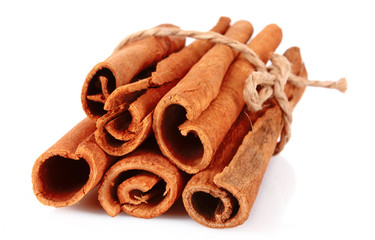 Obraz na płótnie Canvas Cinnamon bark isolated on white
