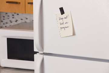 Note on refrigerator door