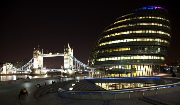 London tower bridge and City Hall at night