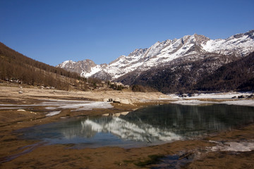 Fototapeta na wymiar lago di Ceresole, Piemonte