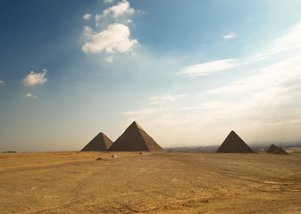 Obraz na płótnie Canvas Piramidy w Gizie w Egipcie