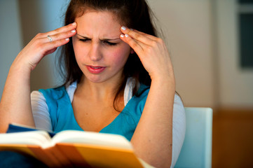 Teen girl with books worried2