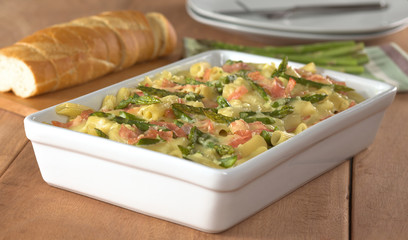 Casserole of green asparagus, ham and macaroni