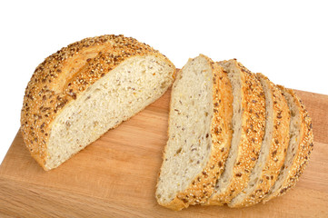 sliced ​​bread on a cutting board