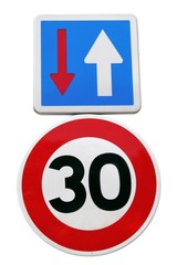 Panneau de sens prioritaire avec vitesse limitée à 30 km/h