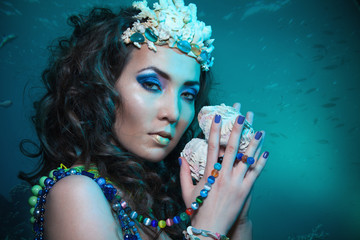 Underwater queen with treasures