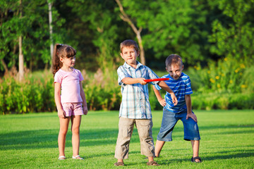 Kids playing freesbee