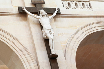crucifixion of Christ hanging on pillar in temple, on head crown