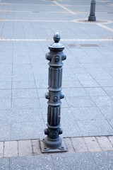 Poller in einer Fußgängerzone