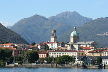 Naklejka na ściany i meble Miasto Intra Verbania nad jeziorem Maggiore