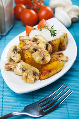 Champignon mushrooms with roasted potato