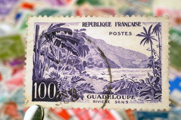 timbres - Guadeloupe Rivière Sens - 100 francs - philatélie France