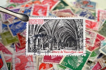 timbres - Abbaye de Vaucelles - Nord - 2,00 francs - philatélie France