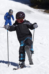Fototapeta na wymiar young boy skiing