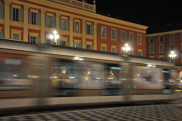 Tramway à grande vitesse de nuit Nice Côte d'Azur