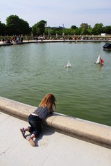 Fillette au Jardin du Luxembourg