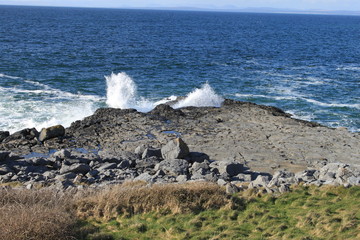 Breaking wave