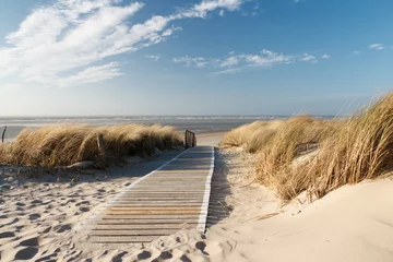 Fotobehang Afdaling naar het strand Noordzeestrand op Langeoog