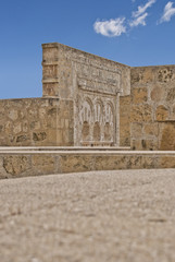 Obraz premium Detail of arched door in Medina Azahara