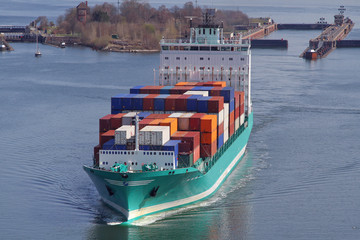 Feeder auf dem Nord-Ostsee-Kanal