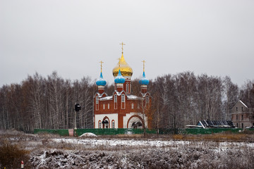 Церковь на окраине города