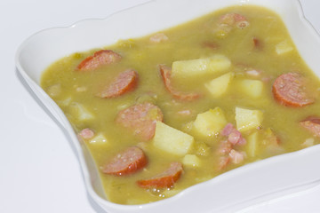 Terrine Erbsensuppe