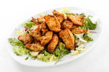 Grilled chicken nuggets and vegetables