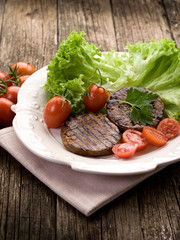 grilled seitan with tomatoes and salad-seitan grigliato