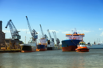 Fototapeta premium Maneuvers in port
