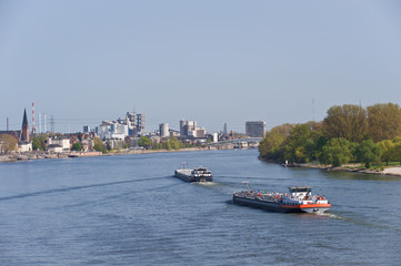 Binnenschifffahrt auf dem Rhein