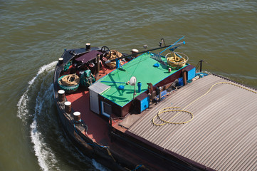 Binnenschifffahrt auf dem Rhein