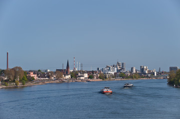 Binnenschifffahrt auf dem Rhein