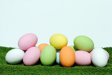 uova di pasqua colorate