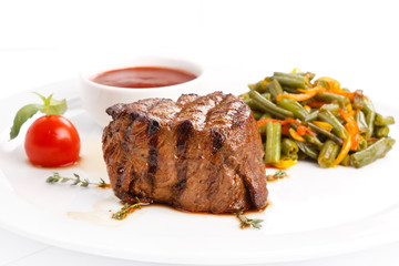 Grilled steak with vegetables