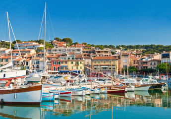 The seaside town of Cassis in the French Riviera - 31592876