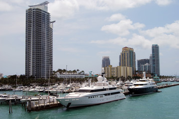 Obraz na płótnie Canvas Miami Beach Marina