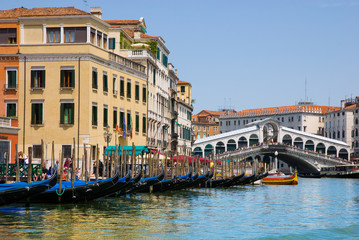 Naklejka na ściany i meble Venice Grand canal with gondolas and Rialto Bridge, Italy