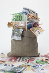 Geldsack mit Euro- Scheinen